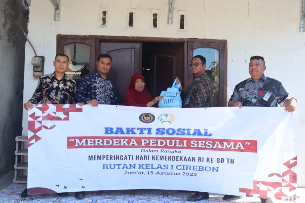 Merdeka Itu Peduli Terhadap Sesama, Rutan Kelas I Cirebon Gelar Baksos ke Keluarga Warga Binaan dan Masyarakat Sekitar