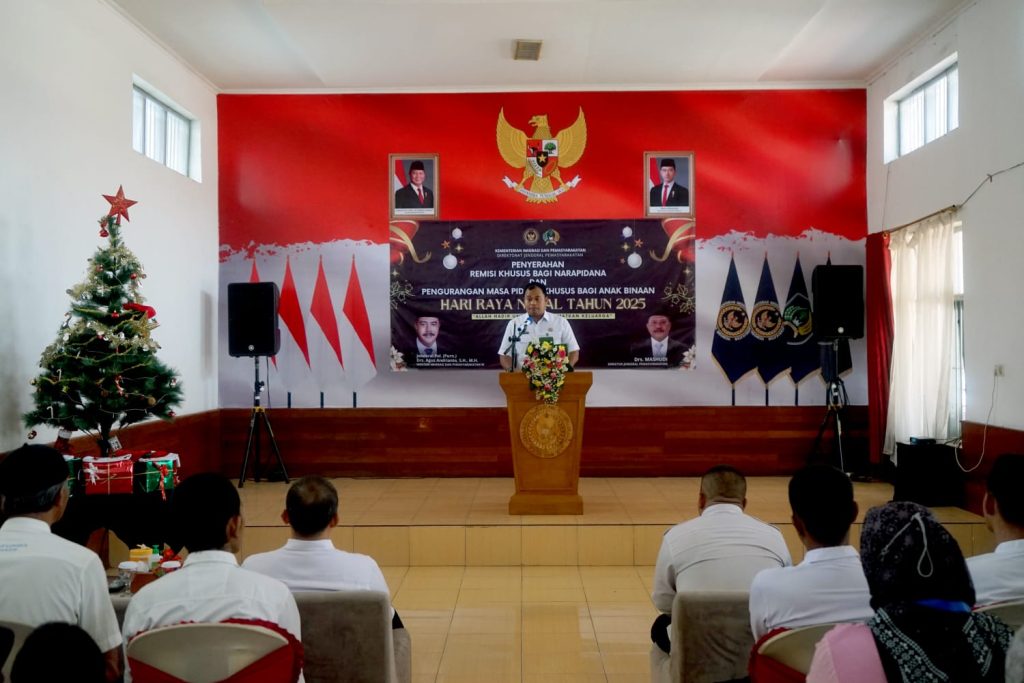 Hangatnya Natal 2025, Lapas Purwakarta Berikan Remisi Natal Kepada 8 Warga Binaan dan Bagikan Paket Bansos