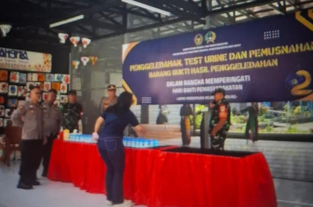 Perkuat Komitmen Bebas Halinar, Lapas Perempuan Bandung Gelar Tes Urine Massal Bersama APH Terkait