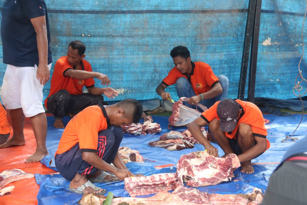 Lapas Tanjungpinang Sembelih 2 Sapi dan 4 Kambing Kurban, Libatkan Warga Binaan Dalam Proses Pemotongan Daging